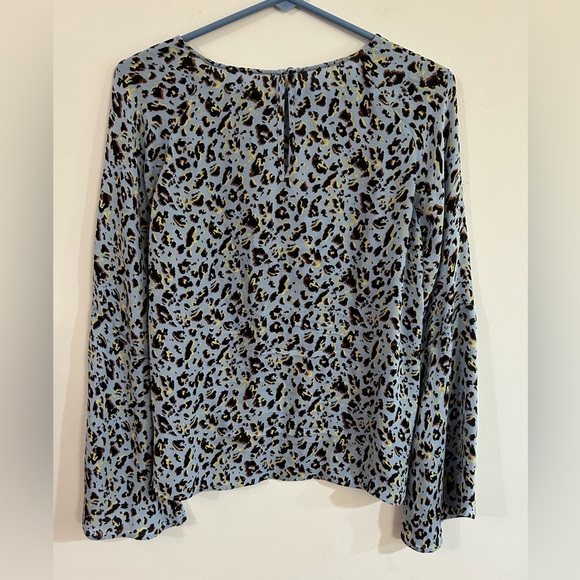 L’AGENCE Women’s Small Dylan 100% Silk Blouse In Sky Blue Sauvage Bell Sleeve - Picture 9 of 11